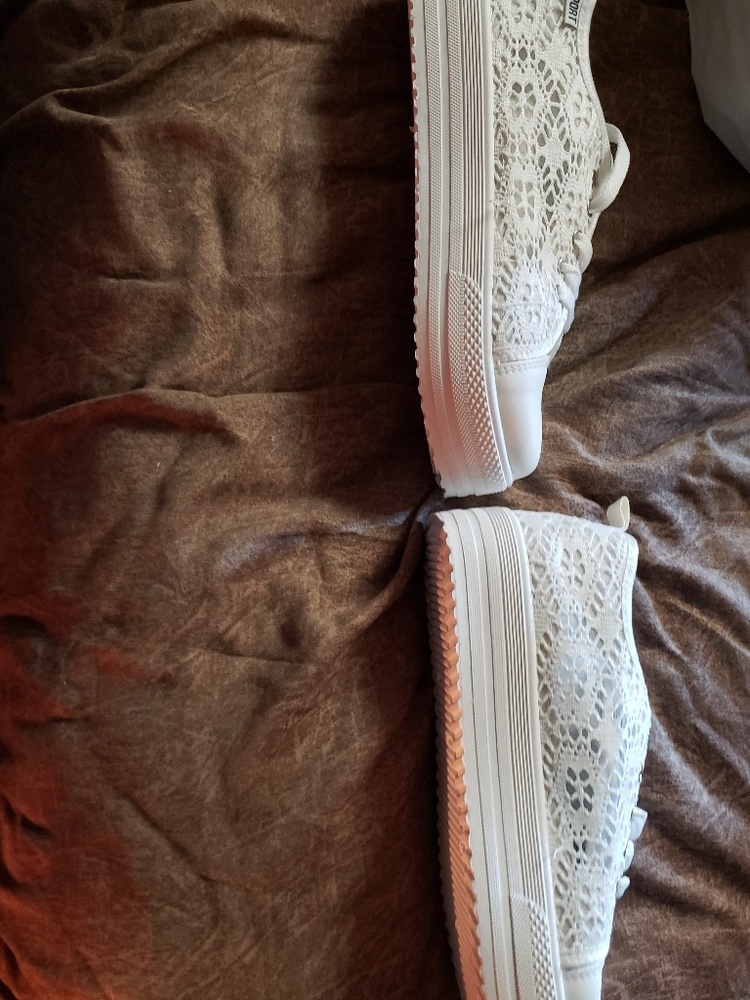 Women's Lace Sneakers NWOT